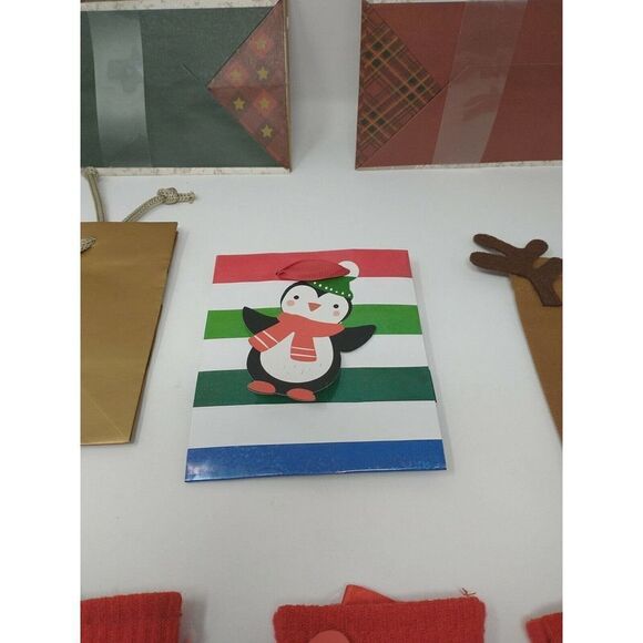 Christmas Gift Bags Lot of 12 Various Sizes and includes Gift Card Gift Bags - Picture 4 of 8